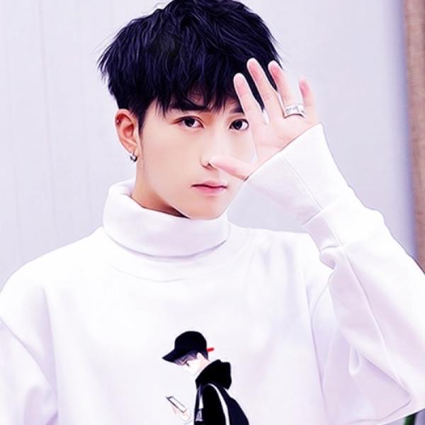 最新!2025 情侣头像潮流趋势分析,让你紧跟时尚步伐不落后