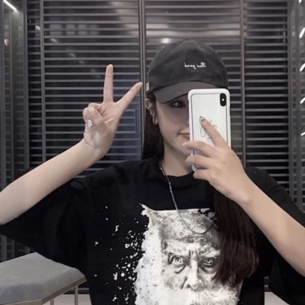 最新!2025 情侣头像潮流趋势分析,让你紧跟时尚步伐不落后